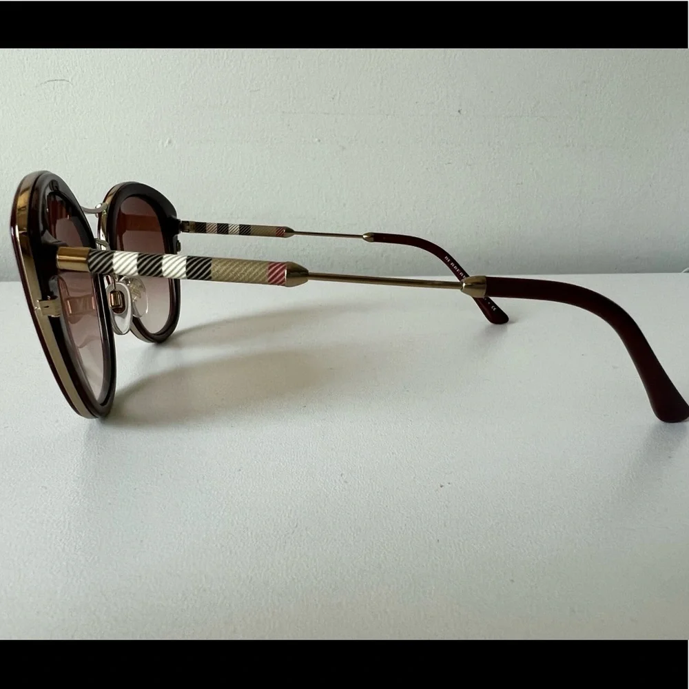 Burberry Check Detail Round Frame Sunglasses - Picture 12 of 14